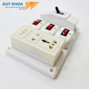 Bảng điện có CB 20A + Công tắc (có đèn báo) + 3 Ổ cắm điện VINAMAX