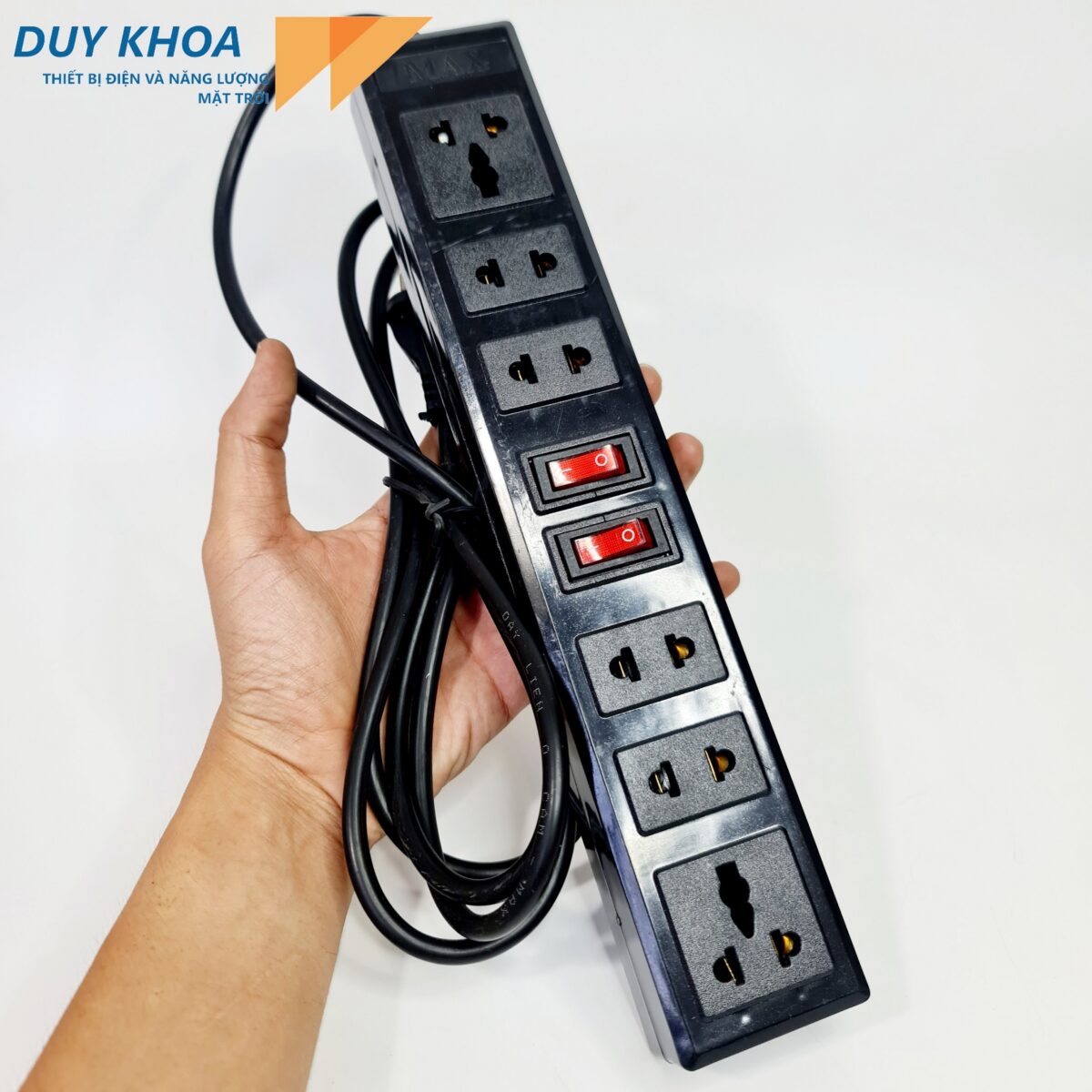 Ổ Cắm Điện 6 Cửa 2 Công tắc Màu Đen Vinamax