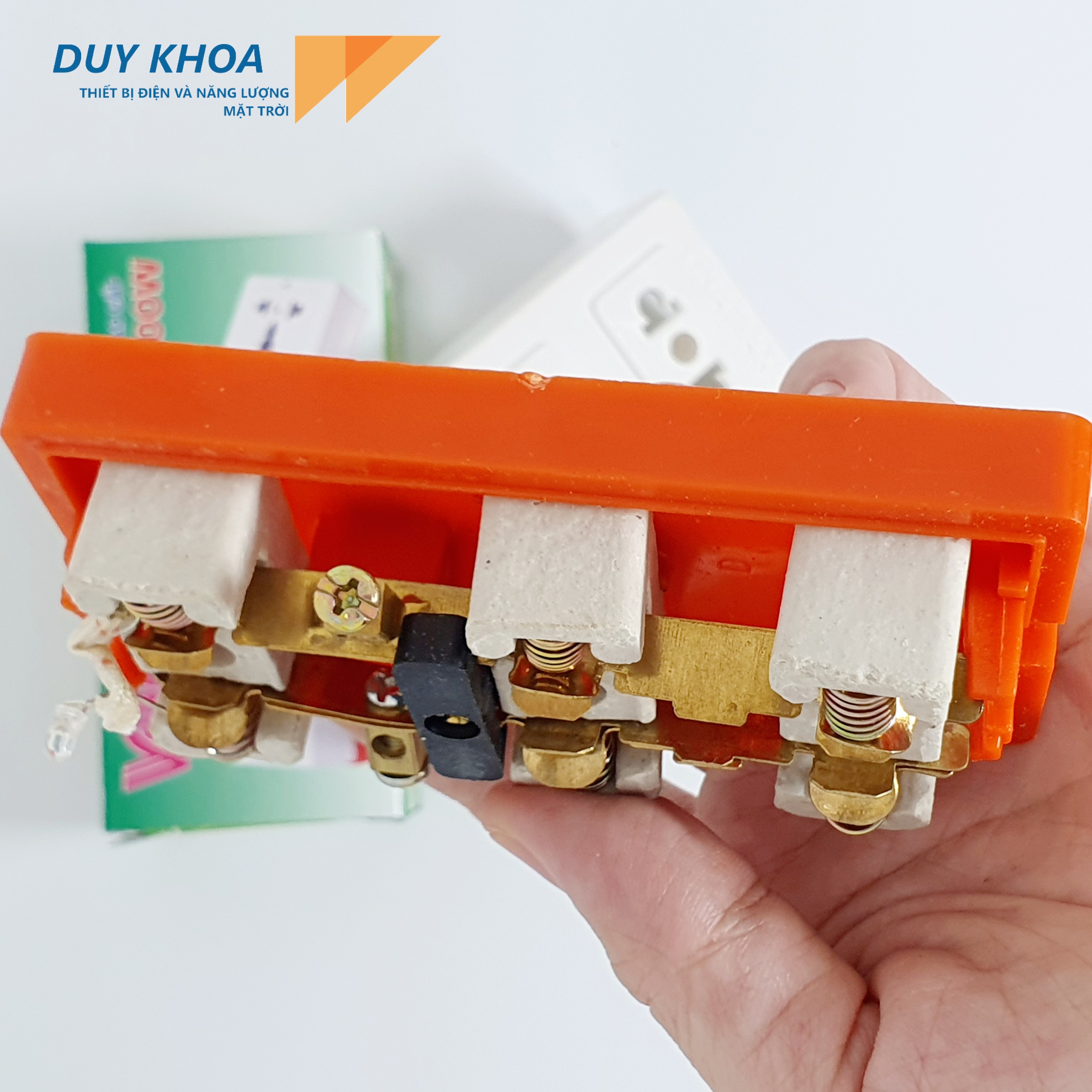 Ổ Cắm Điện Đế Cam Chịu Tải 3 Lõi Sứ Có màng che Và Không Màng Che Vinamax - Ảnh 4
