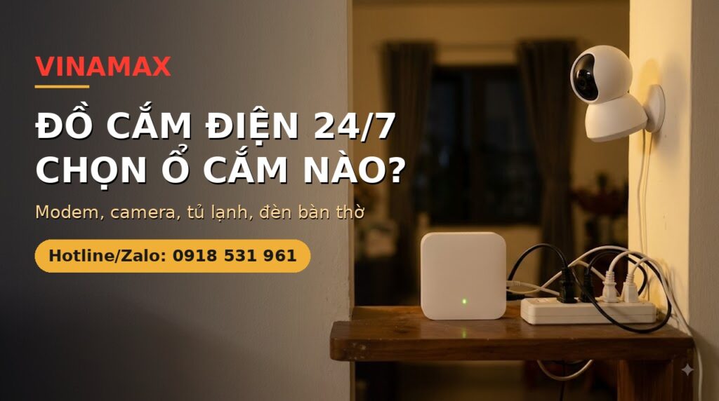 Góc kệ trong nhà có modem wifi, camera an ninh và ổ cắm nhiều lỗ cắm dây chạy liên tục — minh họa bài chọn ổ cắm cho đồ cắm điện 24/7