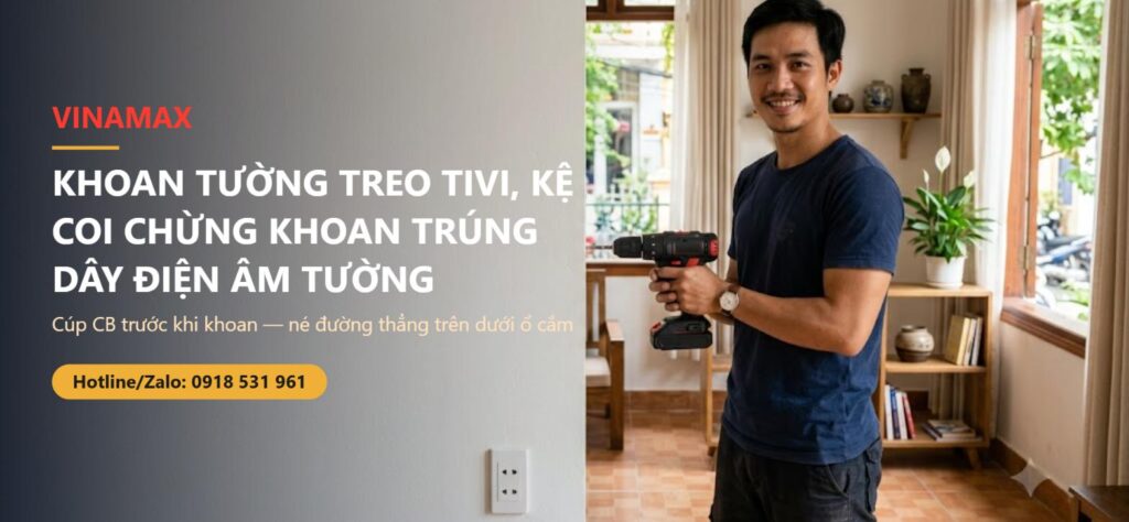 Người thợ cầm máy khoan đứng cạnh bức tường có ổ cắm điện âm tường trong nhà Việt Nam