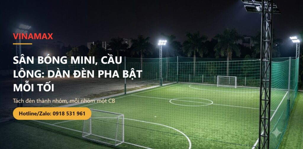 Sân bóng đá mini ngoài trời buổi tối ở Việt Nam với dàn đèn pha LED trên cột sắt, minh hoạ bài hướng dẫn đi điện cho sân thể thao