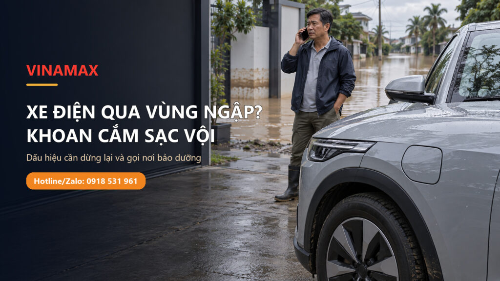 Ô tô điện đỗ ở lối vào khô ráo sau khi đi qua đường ngập; người lái gọi nơi bảo dưỡng trước khi sạc.