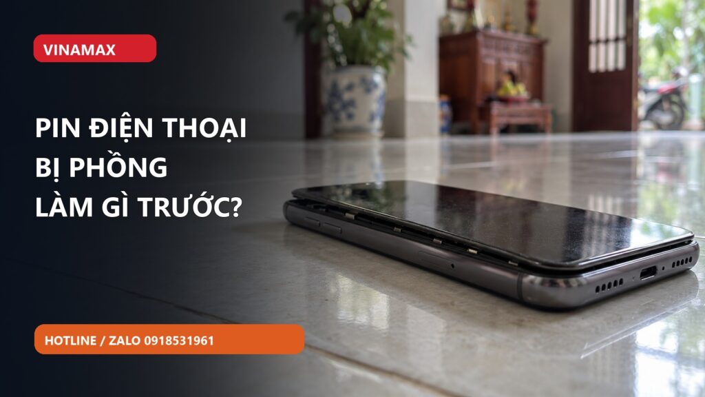 Điện thoại đã tắt và rút sạc, cạnh màn hình bị đội lên trên mặt gạch trống